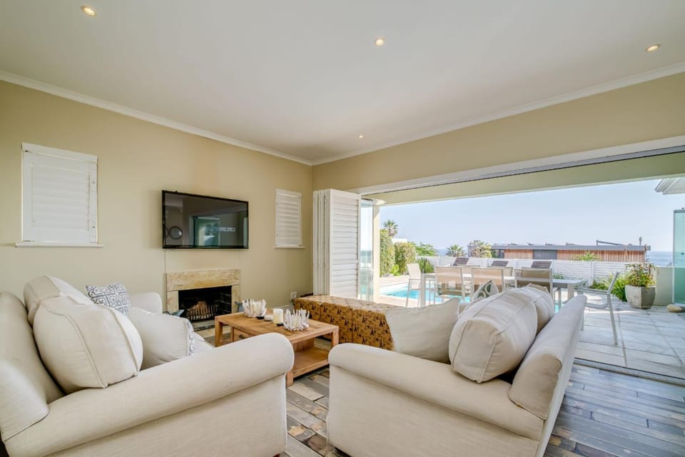 Patio, Balcony/Terrace, Living room, Seating area