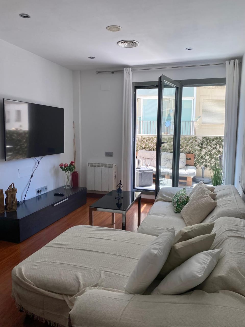Communal lounge/ TV room, Bed, TV and multimedia, Seating area, Evening entertainment