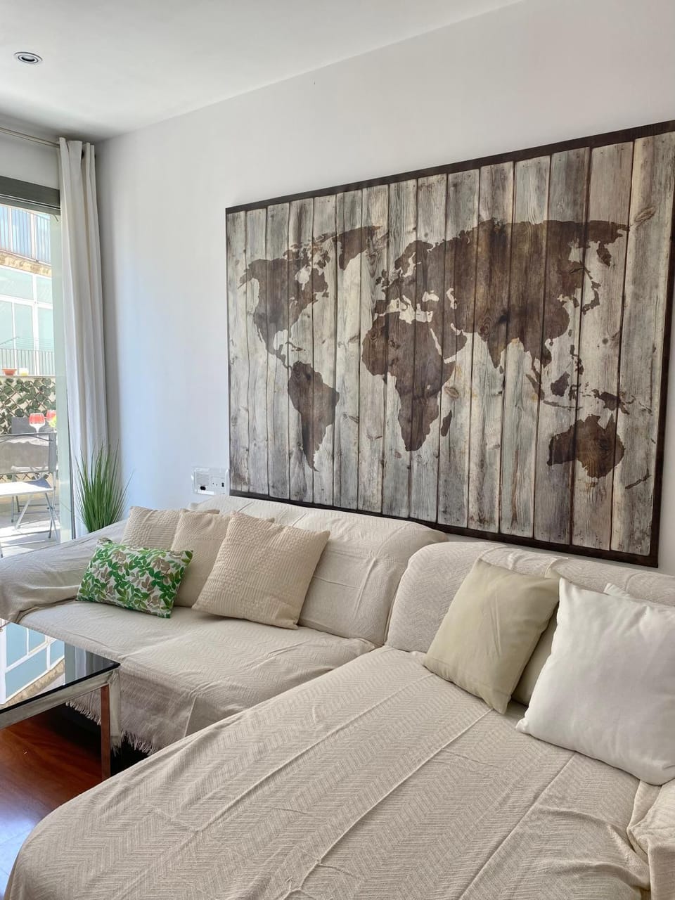 Bed, Living room