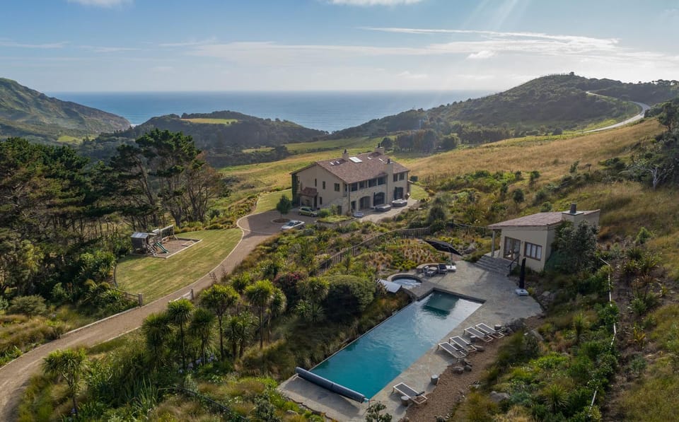 Property building, Natural landscape, Bird's eye view, Garden, Mountain view, Pool view, Sea view, Swimming pool