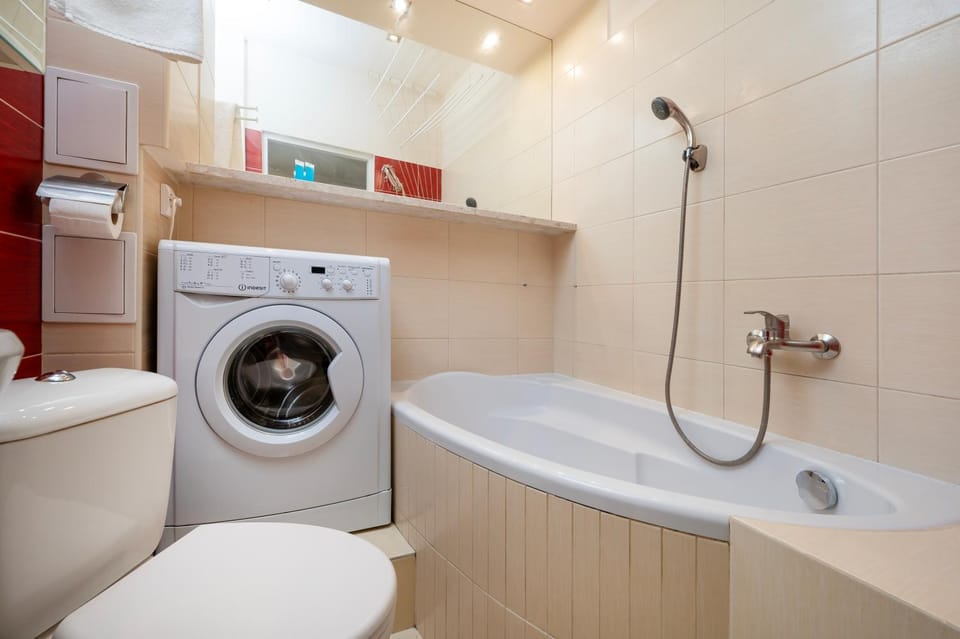 Bathroom, Bath, towels, washing machine