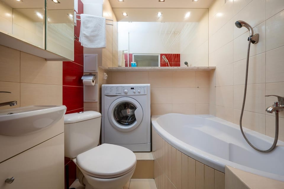 Toilet, Bathroom, Bath, towels, washing machine