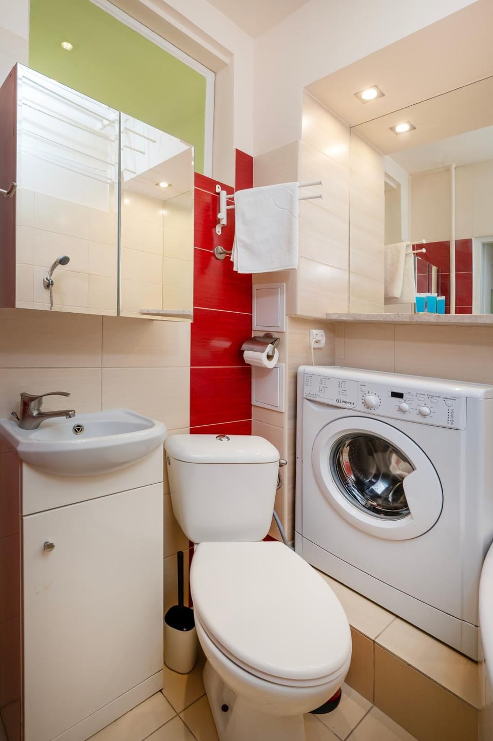 Toilet, Bathroom, towels, washing machine