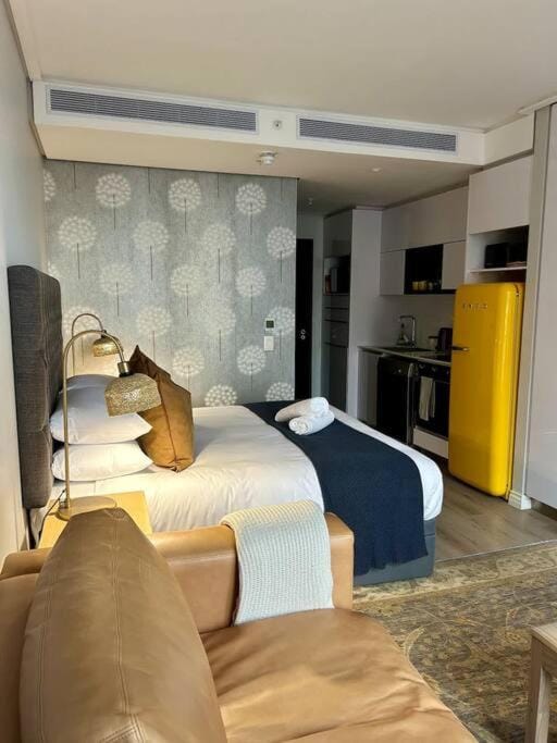 17th Floor 16onBree Apt with balcony and rooftop pool Apartment in Cape Town