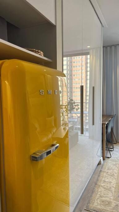 17th Floor 16onBree Apt with balcony and rooftop pool Apartment in Cape Town