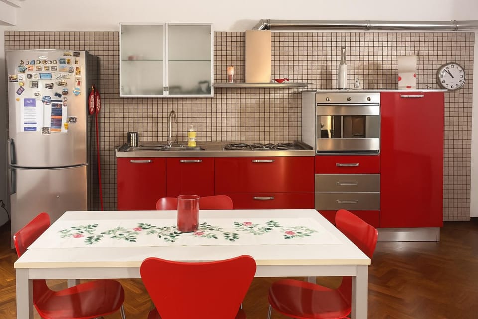 Kitchen or kitchenette, Dining area, oven, stove