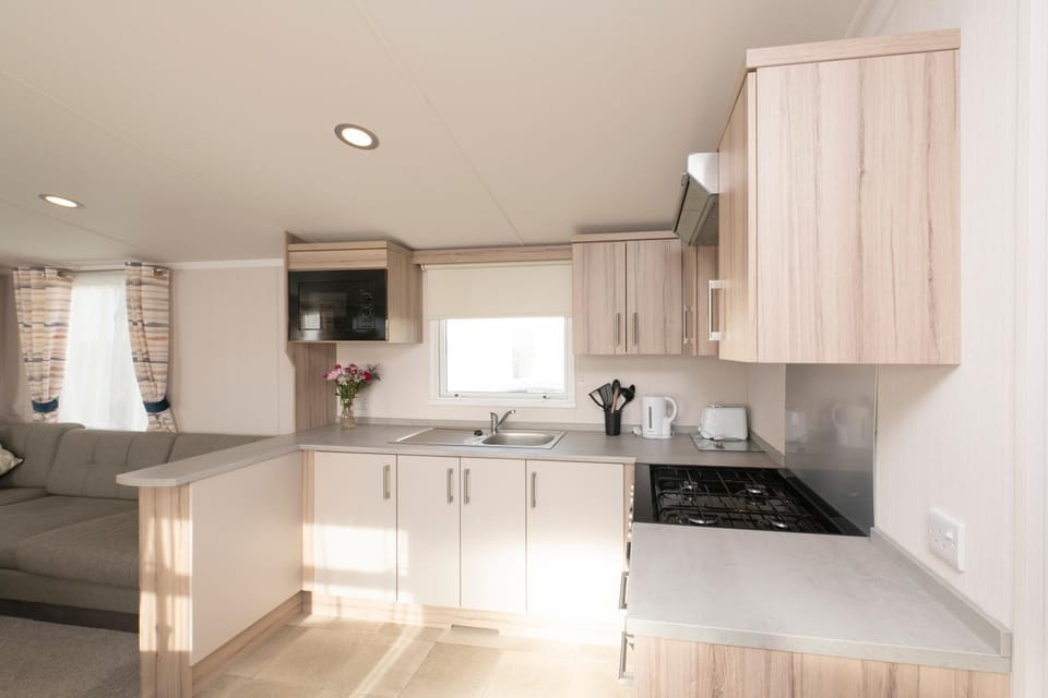 Kitchen or kitchenette, kitchen