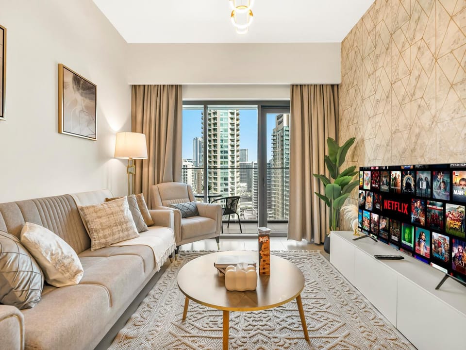 TV and multimedia, Living room, Decorative detail, City view