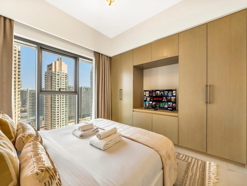 Bed, TV and multimedia, Bedroom
