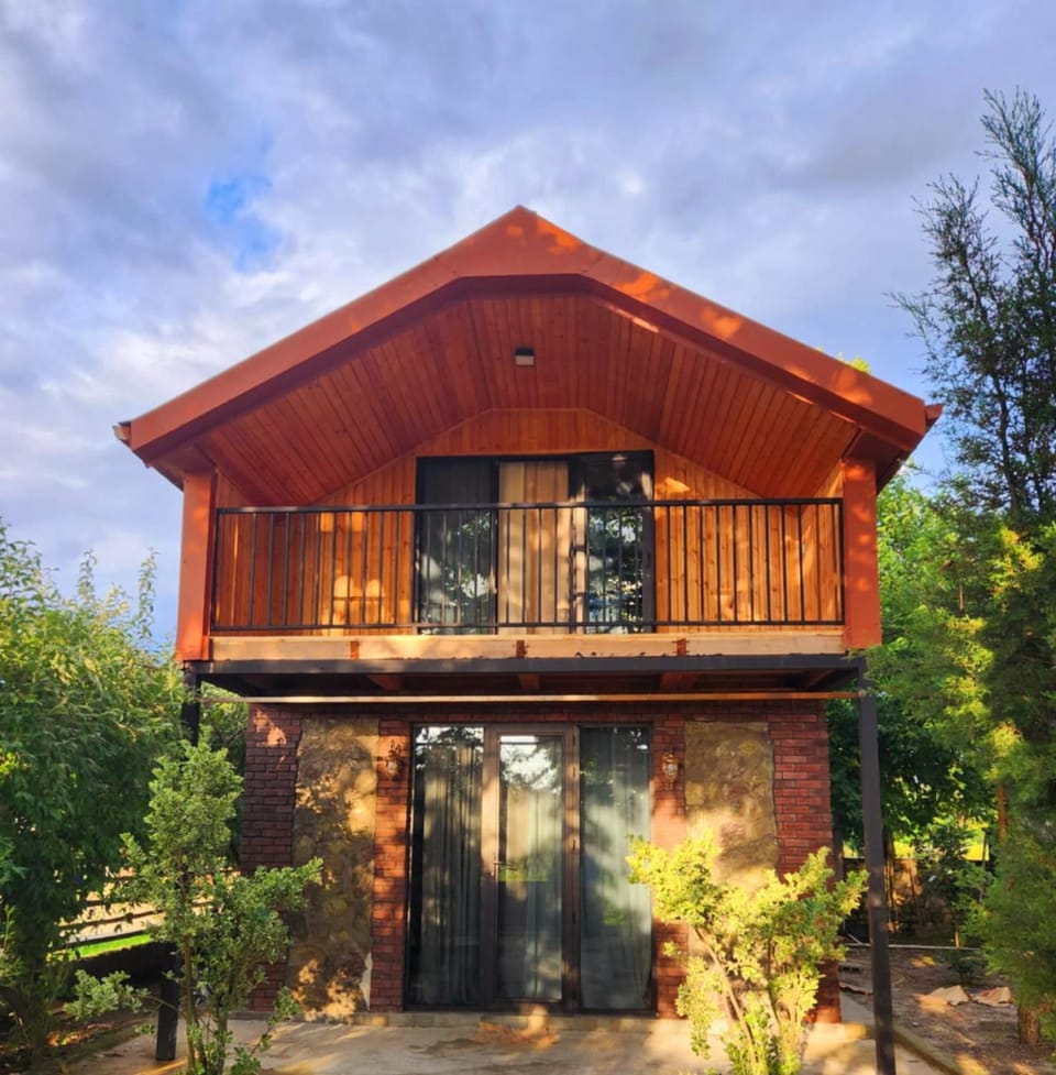 Property building, Spring, Day, Garden, View (from property/room), Balcony/Terrace, Garden view