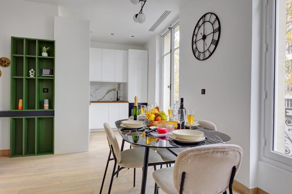 Food and drinks, Dining area