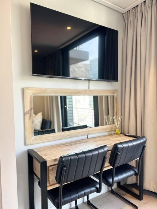 Modern 14th floor Apt with Balcony & Mountain Views at 16onBree Apartment in Cape Town