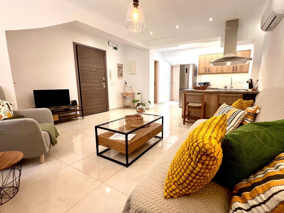 TV and multimedia, Kitchen or kitchenette, Living room, Seating area, Dining area, Evening entertainment
