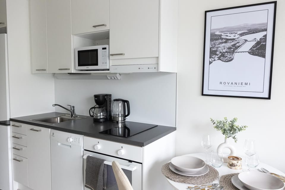Coffee/tea facilities, Kitchen or kitchenette, dishwasher, oven, stove