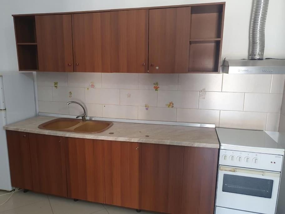 Apartment 2 bedroom 15 min by bus to center Apartment in Tirana