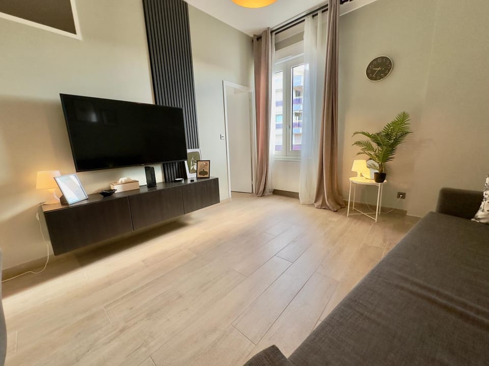 Communal lounge/ TV room, TV and multimedia, Living room, Seating area
