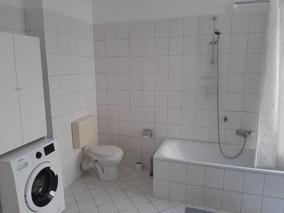 Bathroom, Bath, towels, washing machine