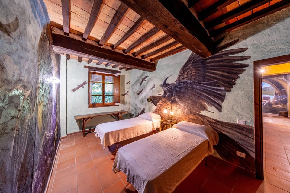 Bed, Photo of the whole room, Decorative detail, Bedroom