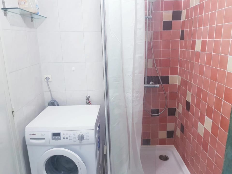 Chambre Famille d'accueil entre Paris et Disney douze minutes centre Paris Vacation rental in Noisy-le-Grand