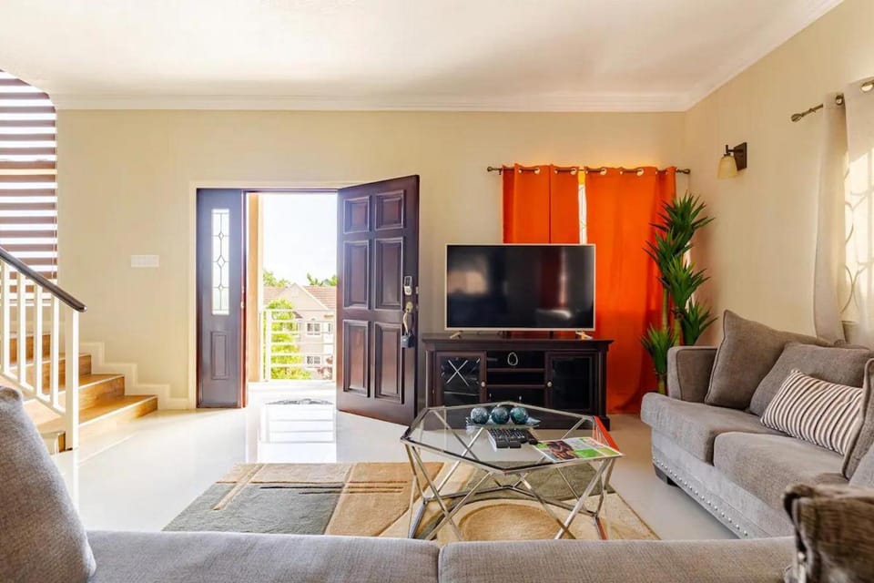 Luxury Sea-View Townhouse Pool Ocho Rios Apartment in Ocho Rios