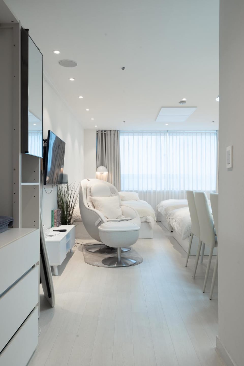 NEW 홍대역30sec #massage chair #netflix #purifier i Apartment in Seoul