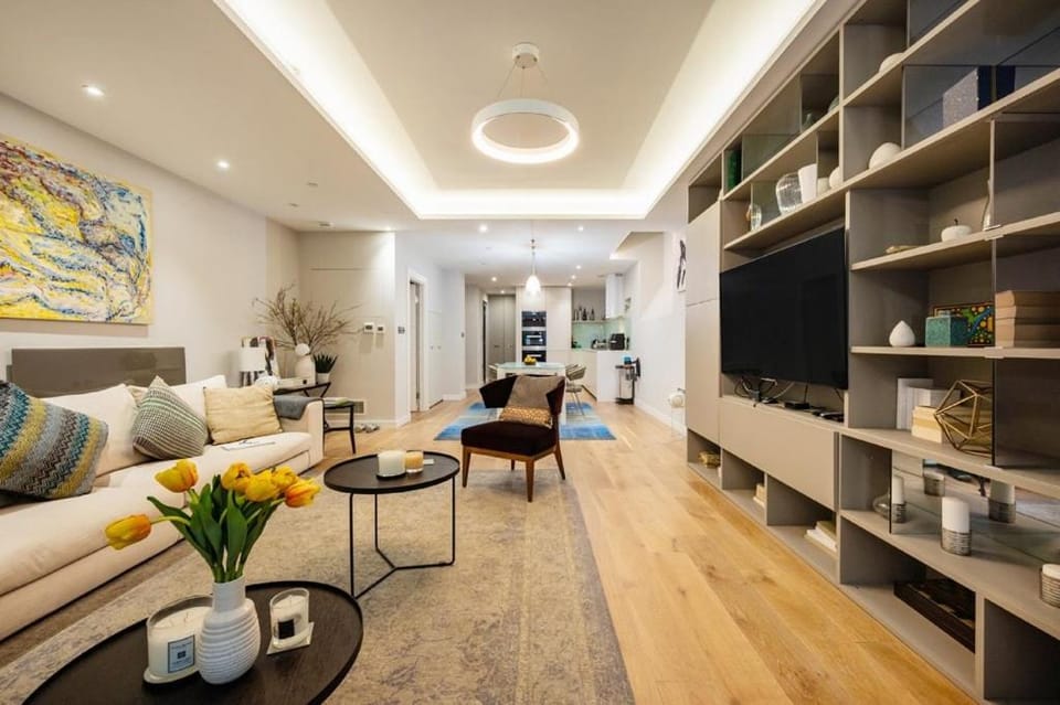 Three Bedroom, Leicester Square Duplex House in City of Westminster