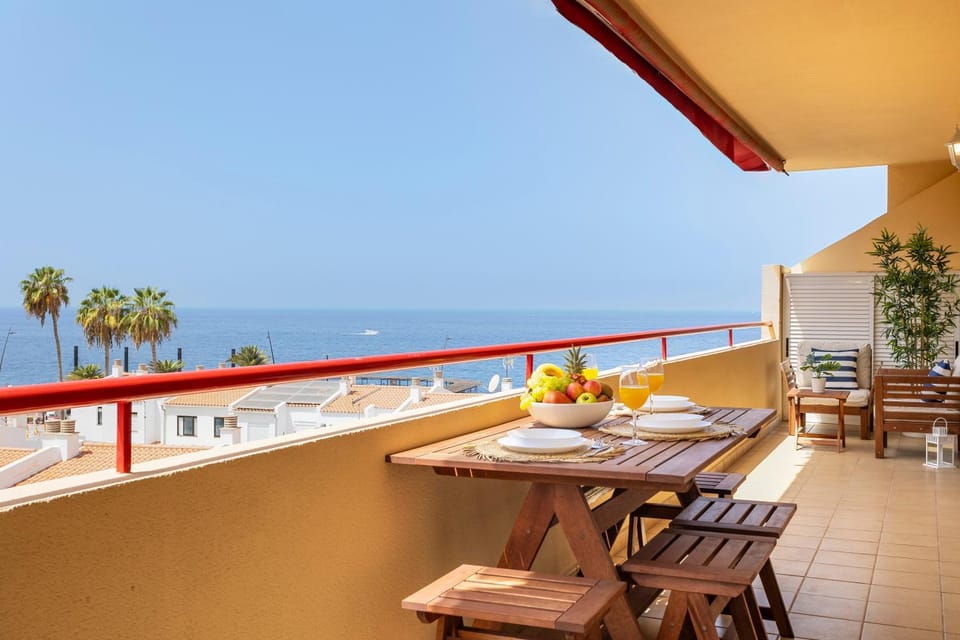 View (from property/room), Balcony/Terrace, Dining area, Sea view