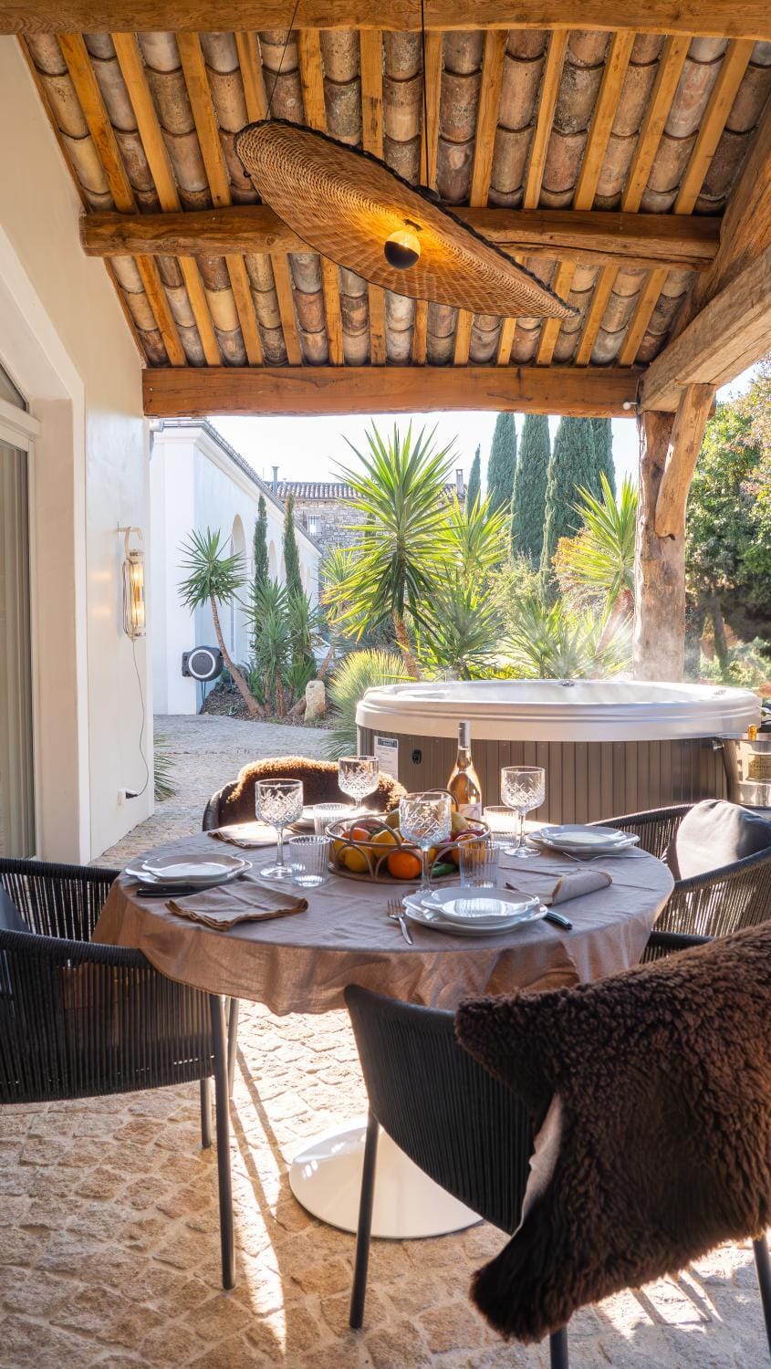 Patio, Dining area