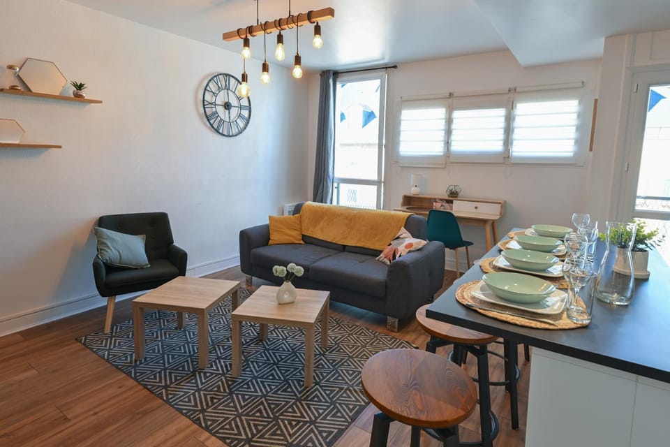 Living room, Seating area, Dining area