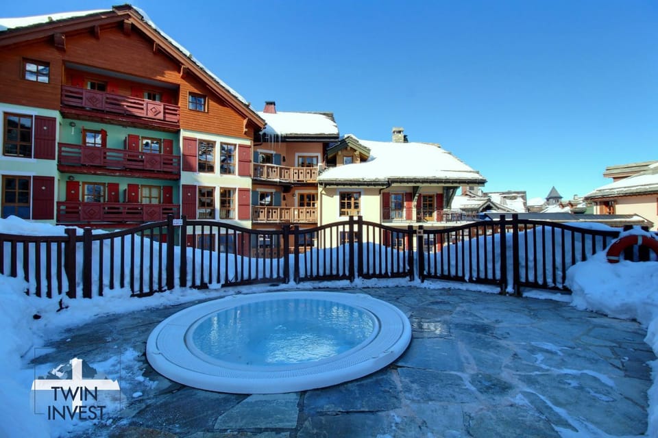 Property building, Day, Natural landscape, Winter, Hot Tub, Sauna