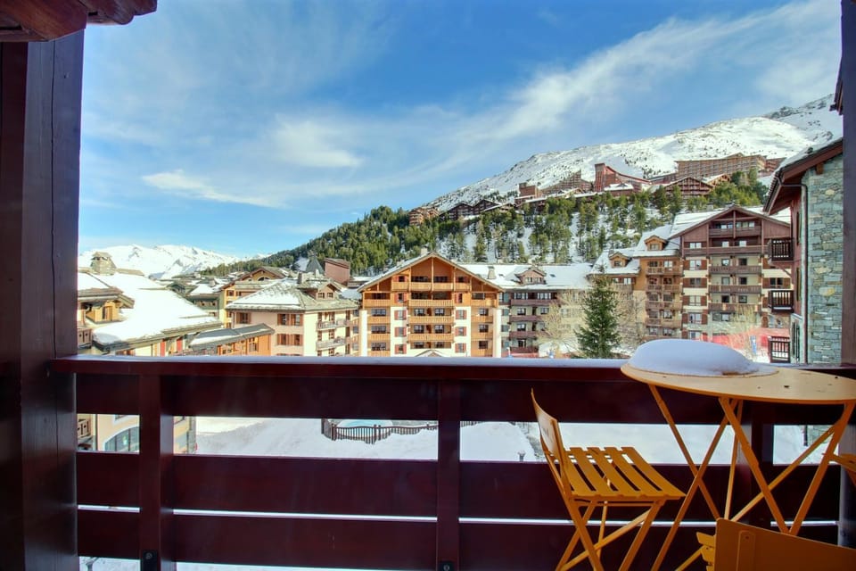 Property building, Day, Natural landscape, Winter, View (from property/room), Balcony/Terrace, Dining area, Mountain view