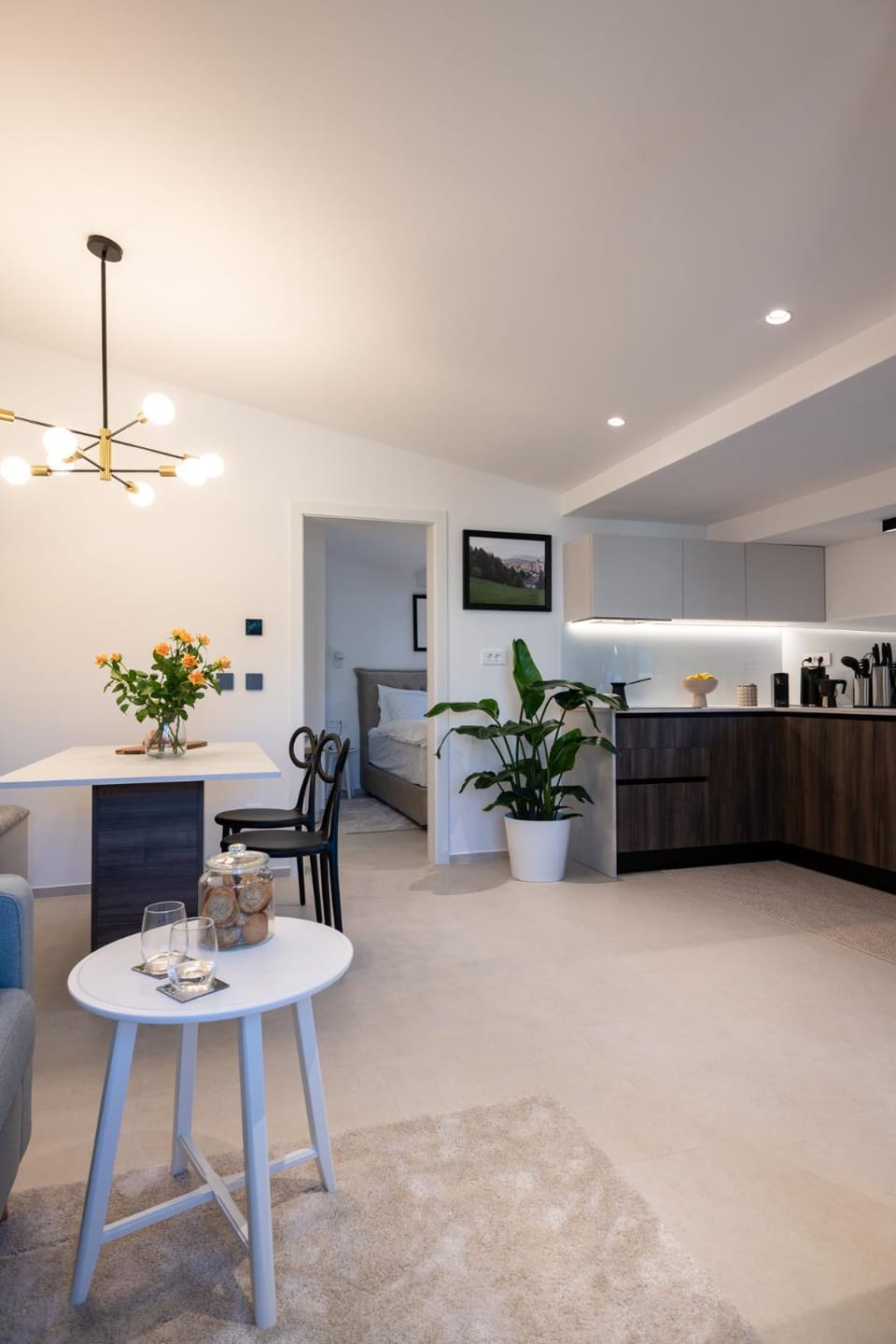 Kitchen or kitchenette, Seating area, Dining area
