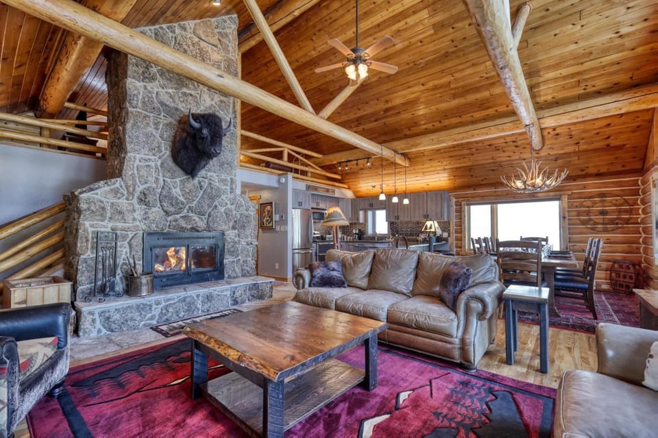 Low Dog Lodge House in Big Sky