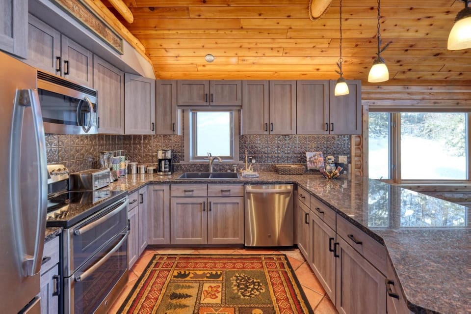 Low Dog Lodge House in Big Sky