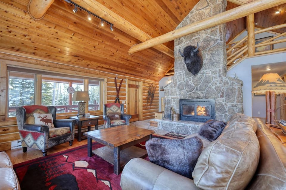 Low Dog Lodge House in Big Sky