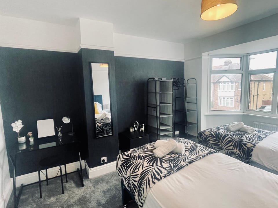 Bed, Photo of the whole room, Bedroom, wardrobe