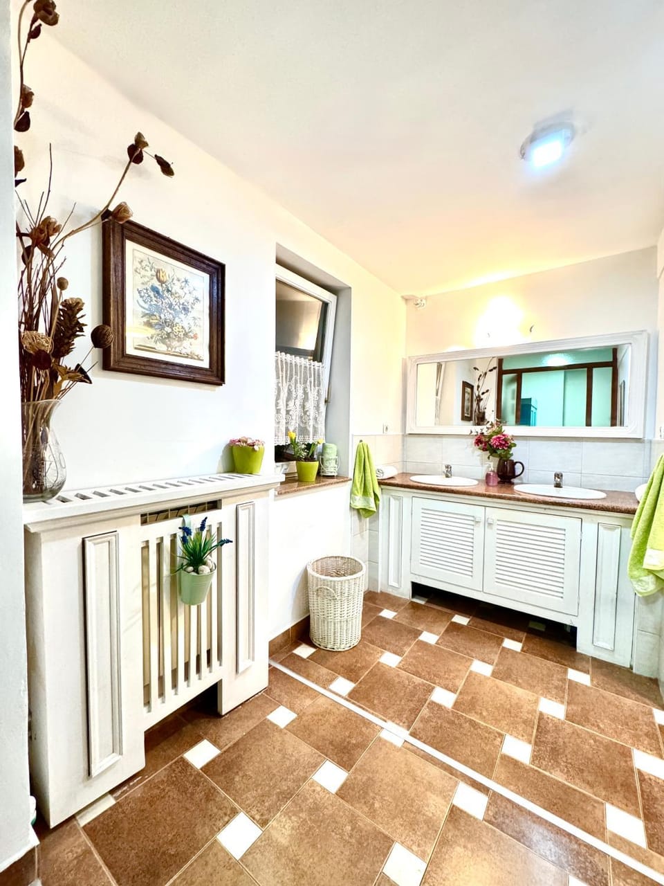 Toilet, Bathroom, hair dryier, heating