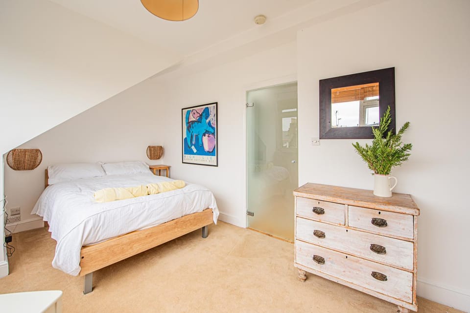 Stylish Flat near Kensington with Spacious Balcony Apartment in City of Westminster