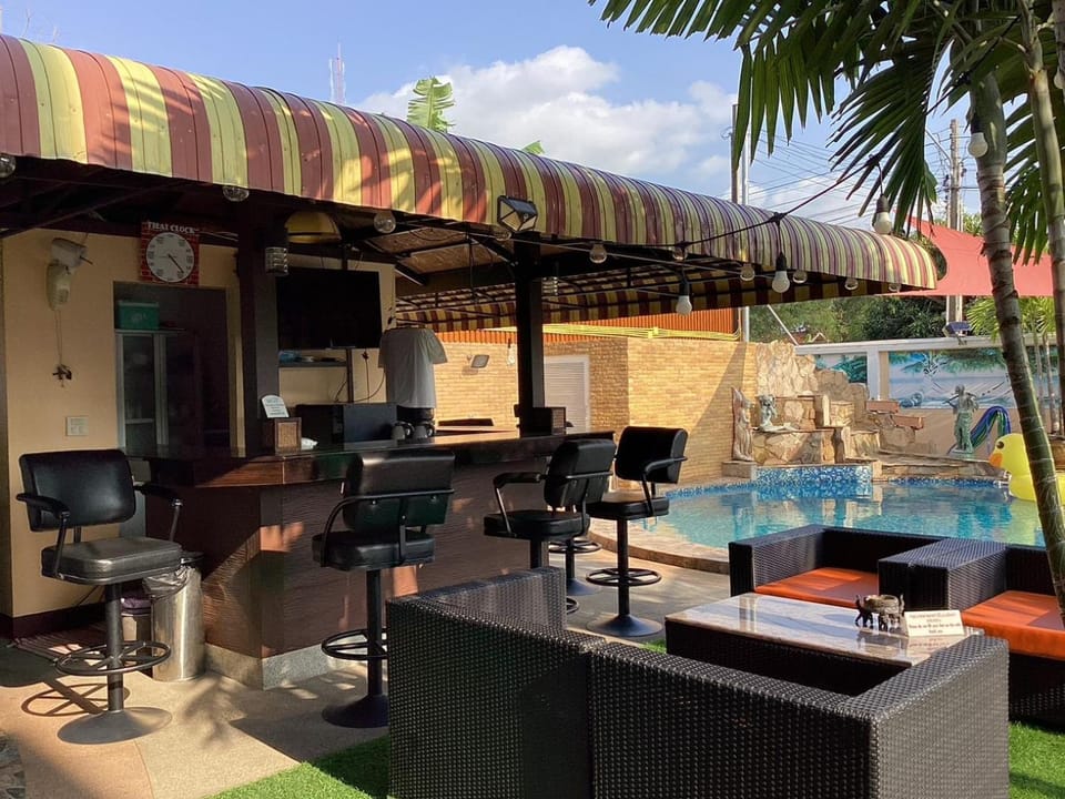 Communal lounge/ TV room, Day, BBQ facilities, Karaoke, Kitchen or kitchenette, Seating area, Evening entertainment, Evening entertainment, Pool view, Swimming pool, sunbed