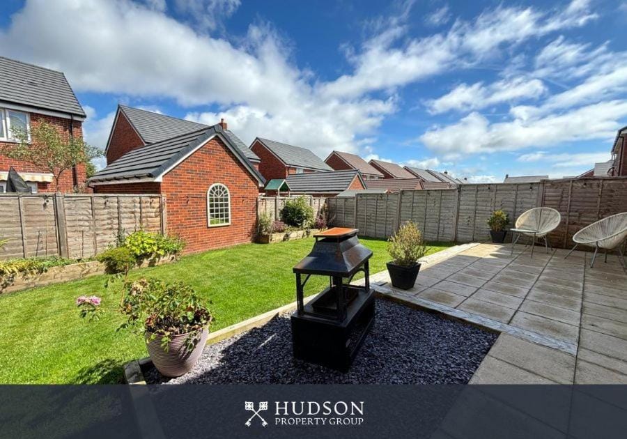 Property building, Day, Garden, Garden view