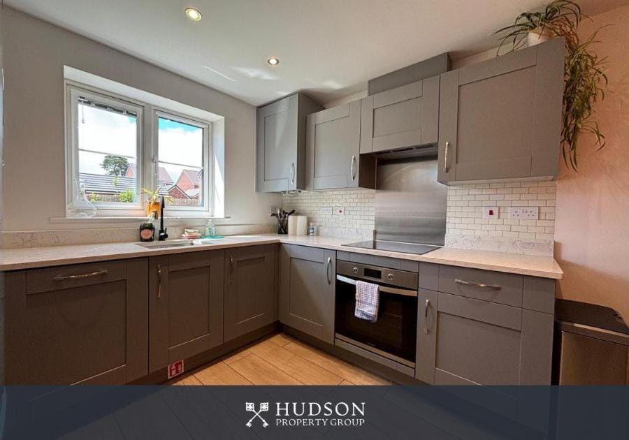 Kitchen or kitchenette, oven, pet friendly, stove