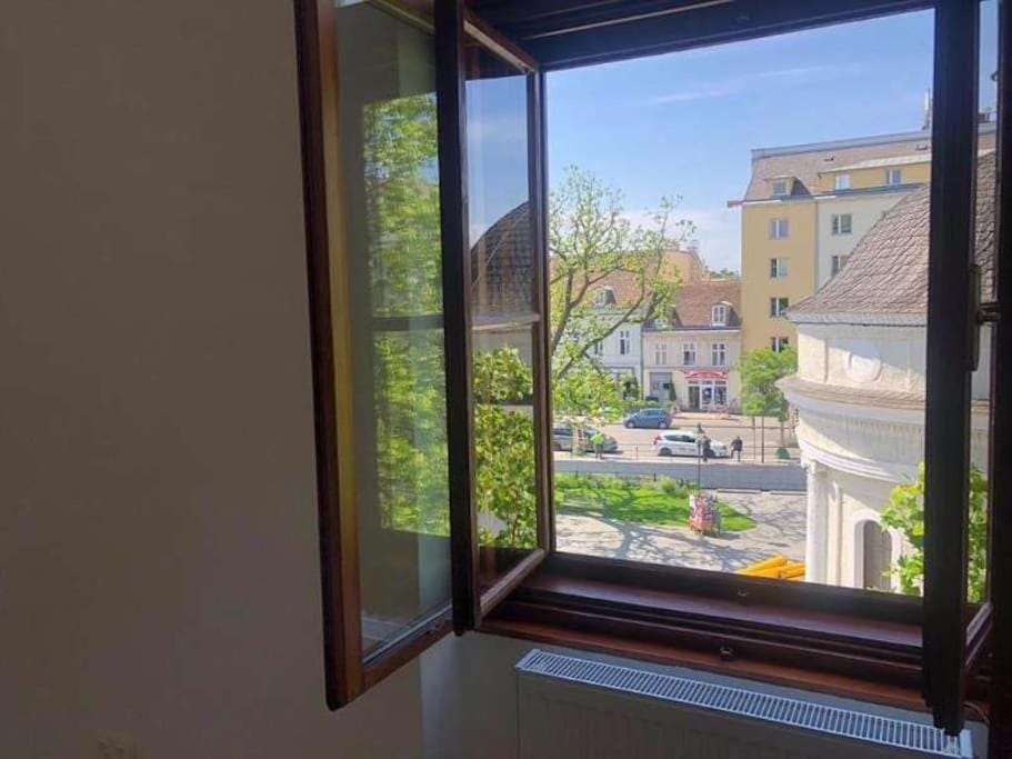 Day, Neighbourhood, City view, Street view, Location