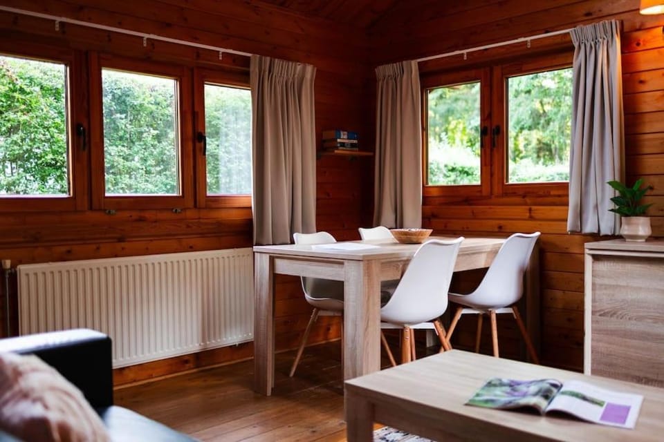 Sfeervol houten huisje met omheinde tuin op de Veluwe House in Epe