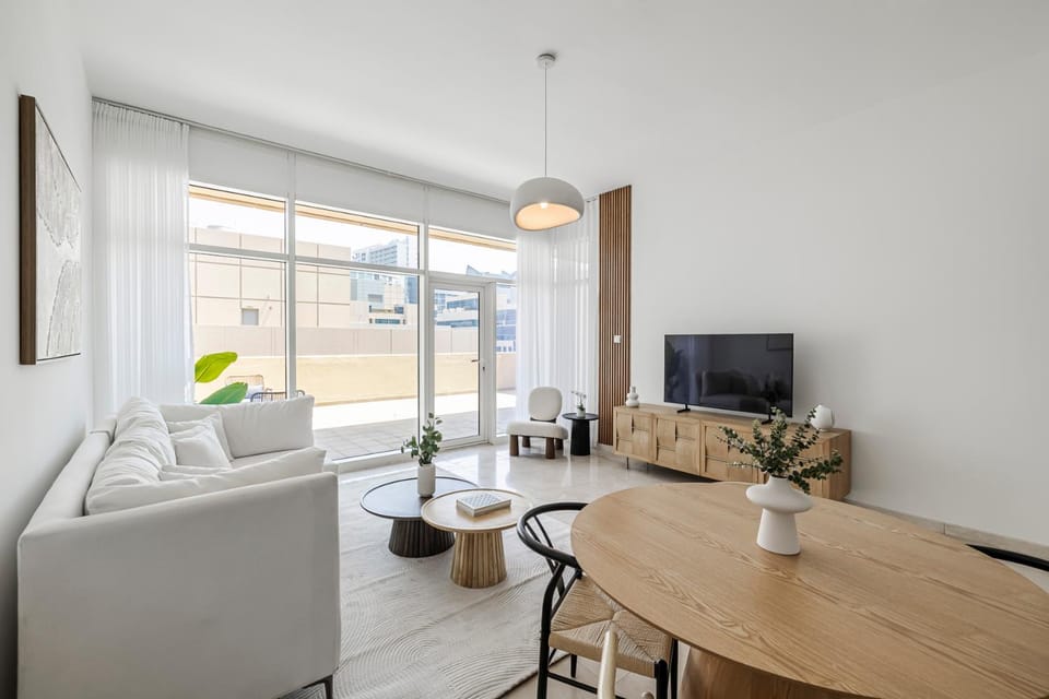 Communal lounge/ TV room, TV and multimedia, Living room, Seating area, Dining area, Evening entertainment
