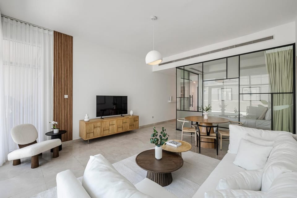 Communal lounge/ TV room, TV and multimedia, Living room, Seating area, Evening entertainment