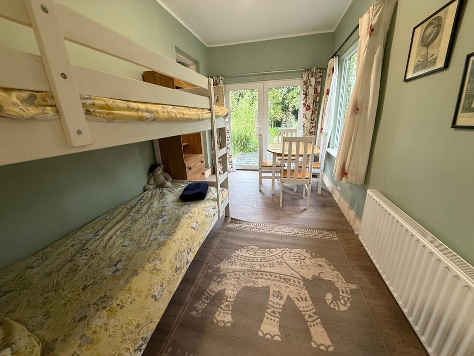 Bed, Living room, Photo of the whole room, Seating area, Dining area, Bedroom, Garden view, Garden view, River view, River view, bunk bed, internet