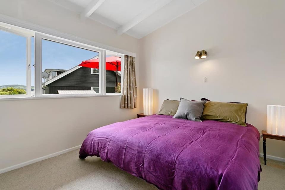 Kiwiana Cottage 1 minute walk to the lake House in Taupo