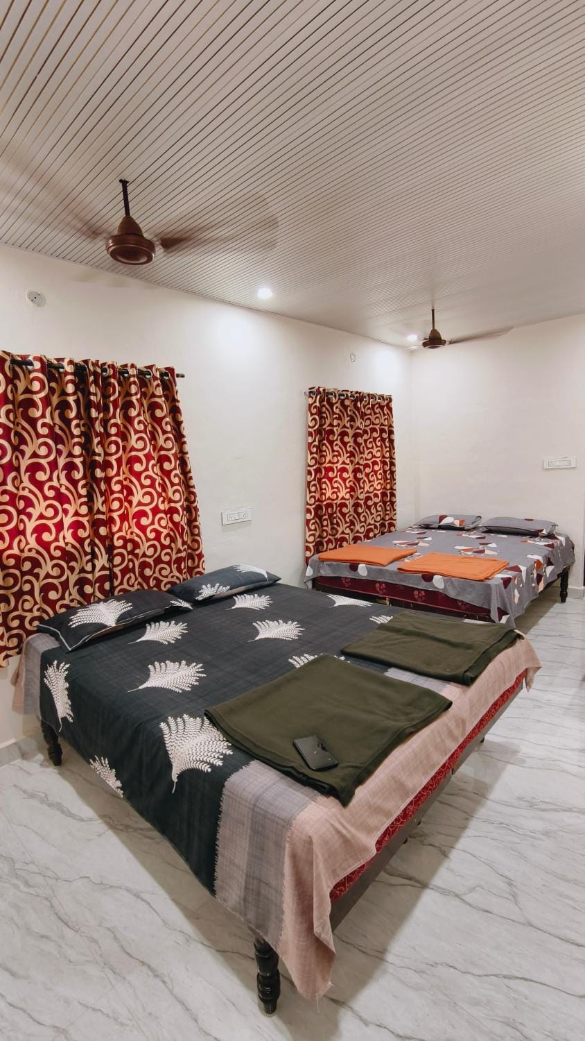 Photo of the whole room, Bedroom