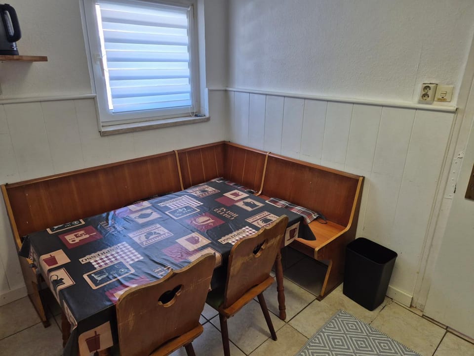 Seating area, Dining area