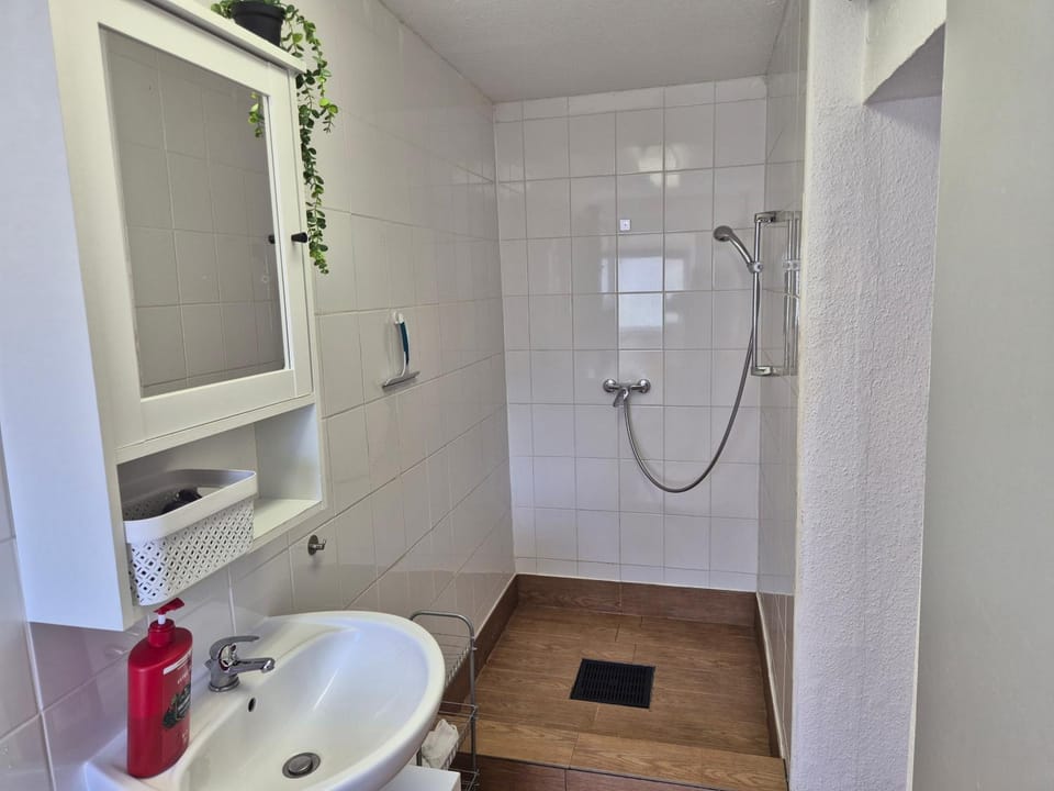 Shower, Bathroom, towels